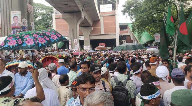 জাতীয়করণের দাবিতে শিক্ষকদের সমাবেশ, যান চলাচল বন্ধ 